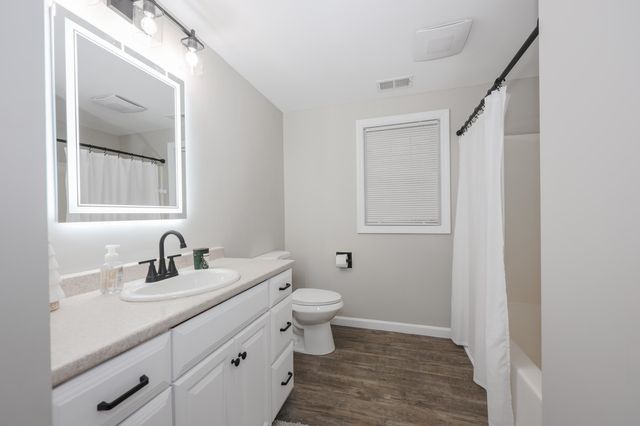 92 Roseanne Lane, Manchester, NH 03103