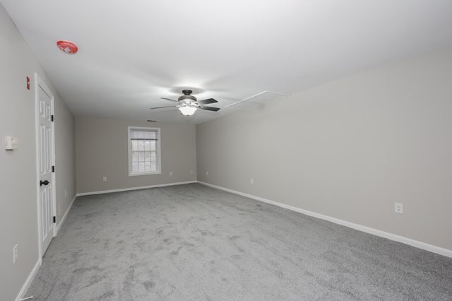 92 Roseanne Lane, Manchester, NH 03103