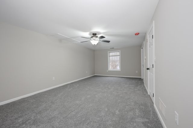 92 Roseanne Lane, Manchester, NH 03103