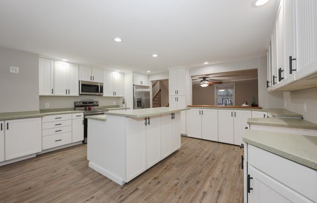 92 Roseanne Lane, Manchester, NH 03103