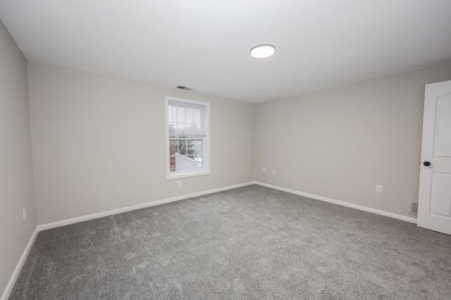 92 Roseanne Lane, Manchester, NH 03103