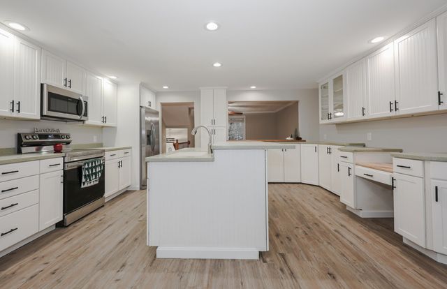 92 Roseanne Lane, Manchester, NH 03103