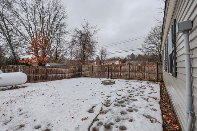 92 Roseanne Lane, Manchester, NH 03103