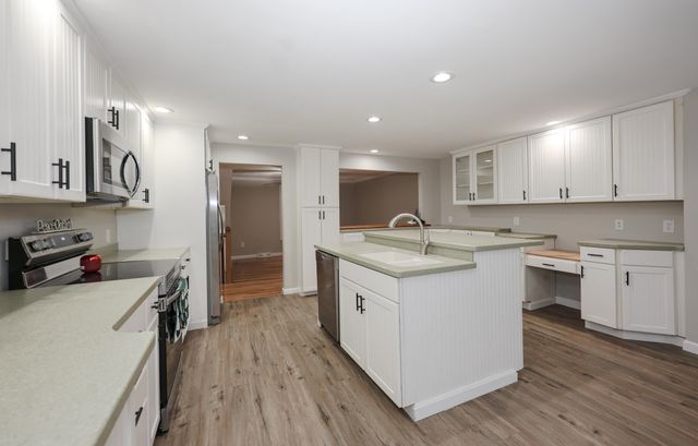 92 Roseanne Lane, Manchester, NH 03103