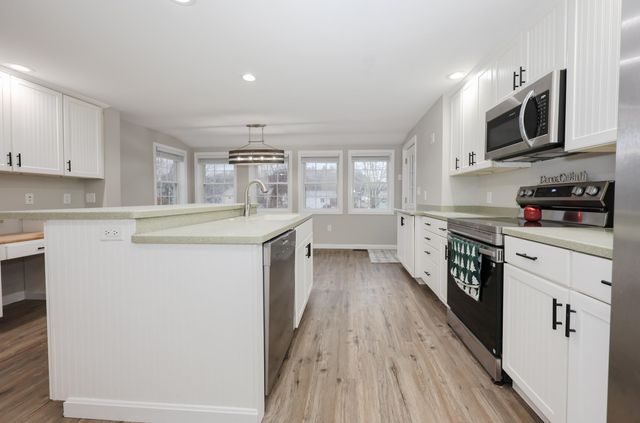 92 Roseanne Lane, Manchester, NH 03103