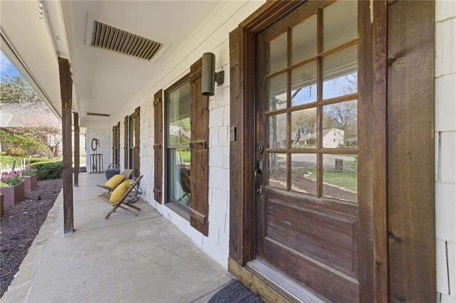 10409 Pawnee Lane, Leawood, KS 66206