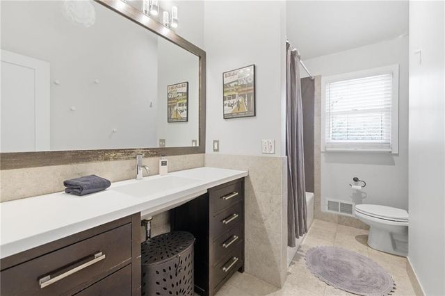 10409 Pawnee Lane, Leawood, KS 66206