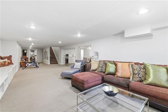 10409 Pawnee Lane, Leawood, KS 66206