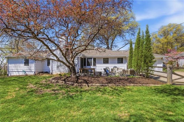 10409 Pawnee Lane, Leawood, KS 66206
