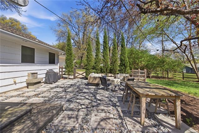 10409 Pawnee Lane, Leawood, KS 66206
