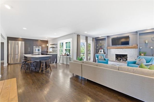 10409 Pawnee Lane, Leawood, KS 66206