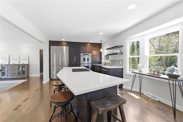 10409 Pawnee Lane, Leawood, KS 66206