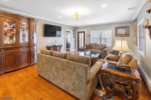 7 Bailey Ave, Bloomingdale Boro, NJ 07403