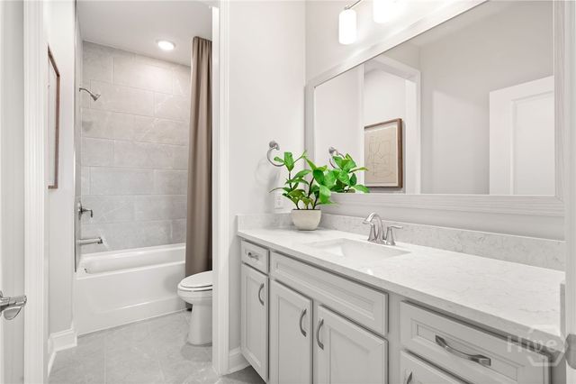 99 Tufted Grass Way, Richmond Hill, GA 31324