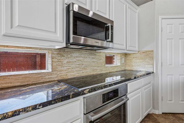 8330 Elena Drive, Lantana, TX 76226