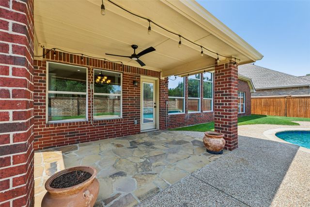 8330 Elena Drive, Lantana, TX 76226