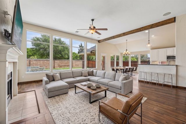 8330 Elena Drive, Lantana, TX 76226