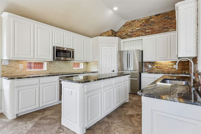 8330 Elena Drive, Lantana, TX 76226