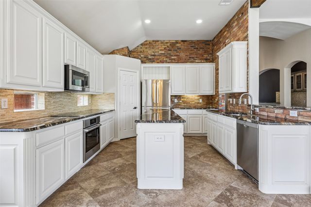 8330 Elena Drive, Lantana, TX 76226