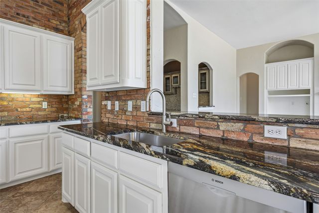 8330 Elena Drive, Lantana, TX 76226