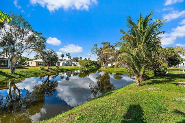 3 S Granada Lane, Port St. Lucie, FL 34952