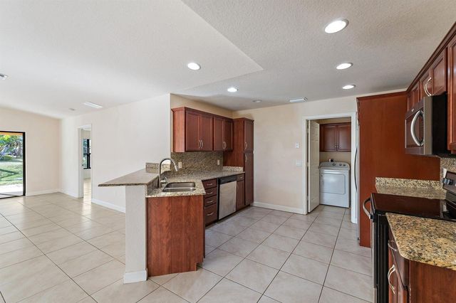 3 S Granada Lane, Port St. Lucie, FL 34952