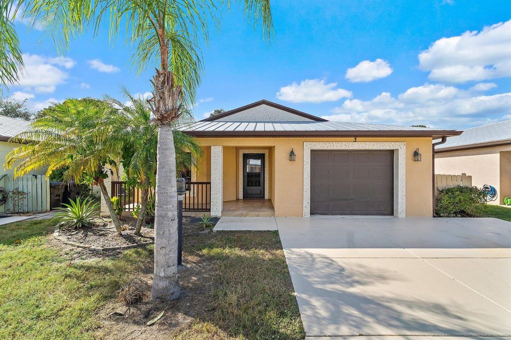 3 S Granada Lane, Port St. Lucie, FL 34952