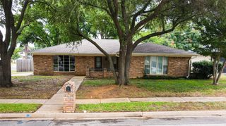 1701 Winchester Way, Bedford, TX 76022
