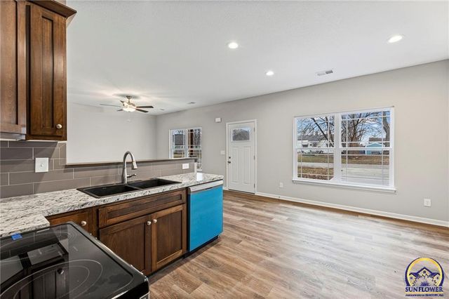 832 E Hamblin St, Ottawa, KS 66067