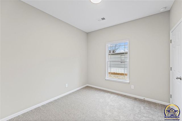 832 E Hamblin St, Ottawa, KS 66067