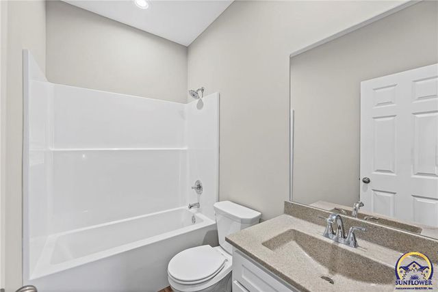 832 E Hamblin St, Ottawa, KS 66067