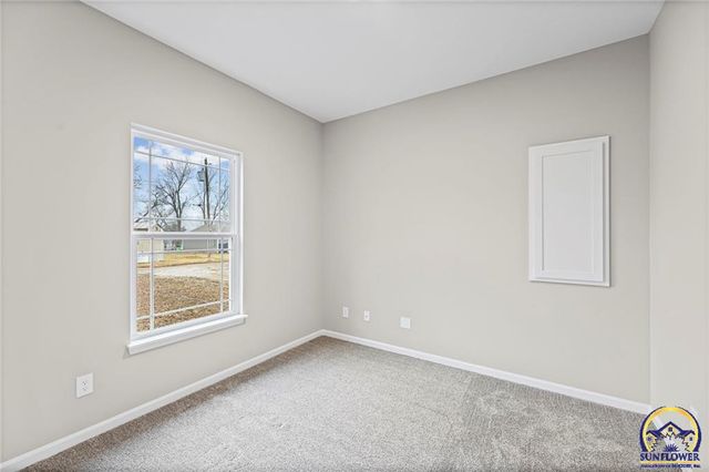 832 E Hamblin St, Ottawa, KS 66067