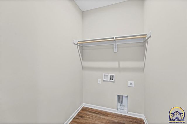 832 E Hamblin St, Ottawa, KS 66067