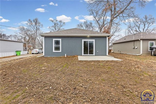 832 E Hamblin St, Ottawa, KS 66067