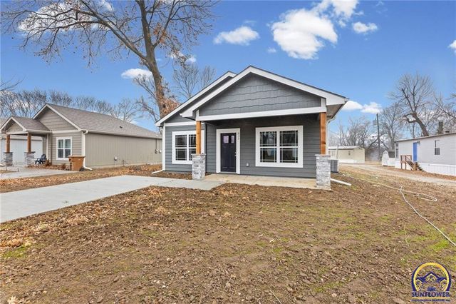 832 E Hamblin St, Ottawa, KS 66067