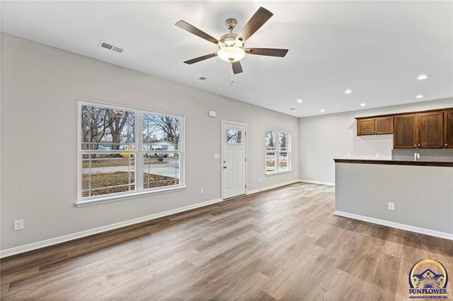 832 E Hamblin St, Ottawa, KS 66067