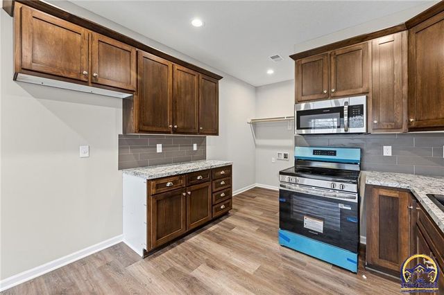 832 E Hamblin St, Ottawa, KS 66067