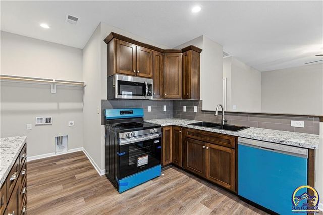 832 E Hamblin St, Ottawa, KS 66067