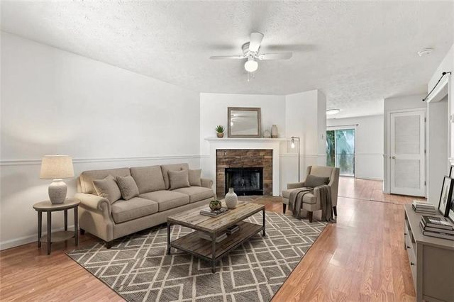 9185 HORSESHOE BND, Gainesville, GA 30506