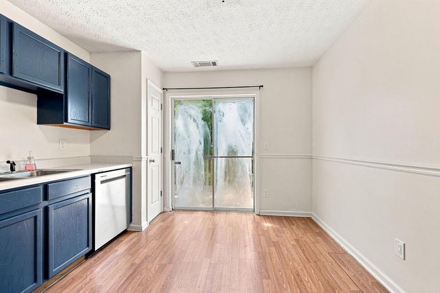 9185 HORSESHOE BND, Gainesville, GA 30506
