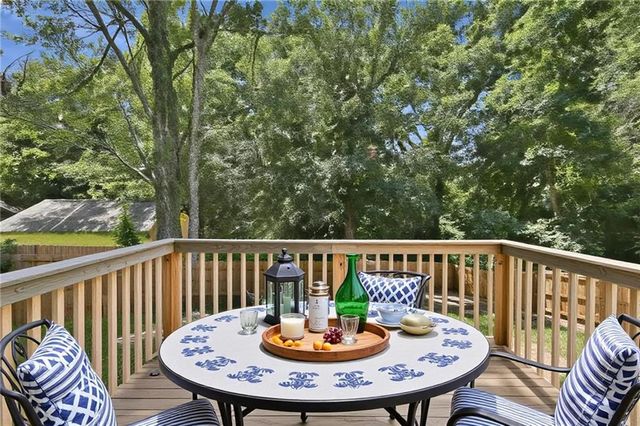 9185 HORSESHOE BND, Gainesville, GA 30506