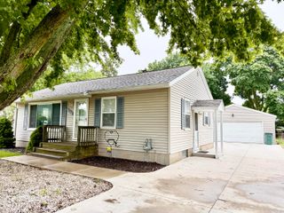 2038 Columbus Avenue, Norton Shores City, MI 49441