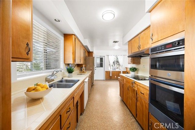 1526 Lynoak Dr, Claremont, CA 91711