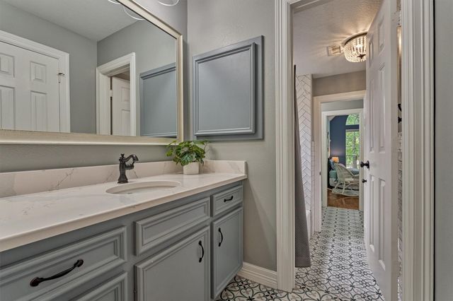 19 Craggy Rock Street, The Woodlands, TX 77381