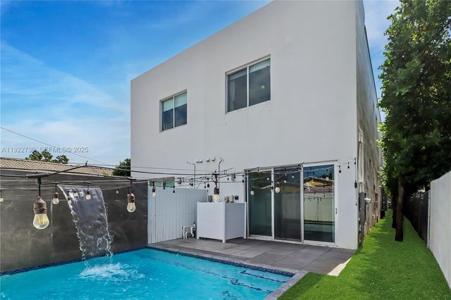 3461 SW 25th St A, Miami, FL 33133