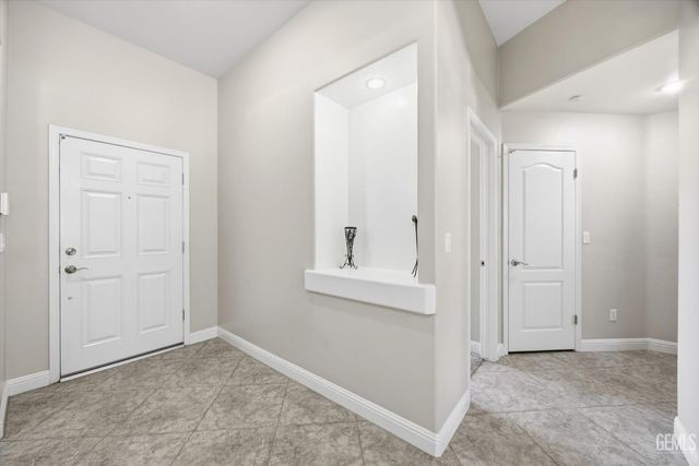 10600 Mersham Hill Drive, Bakersfield, CA 93311