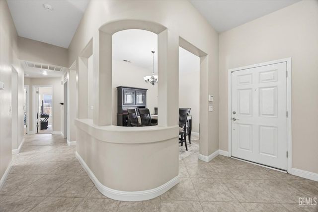 10600 Mersham Hill Drive, Bakersfield, CA 93311