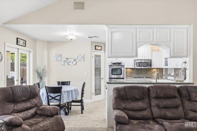 10600 Mersham Hill Drive, Bakersfield, CA 93311