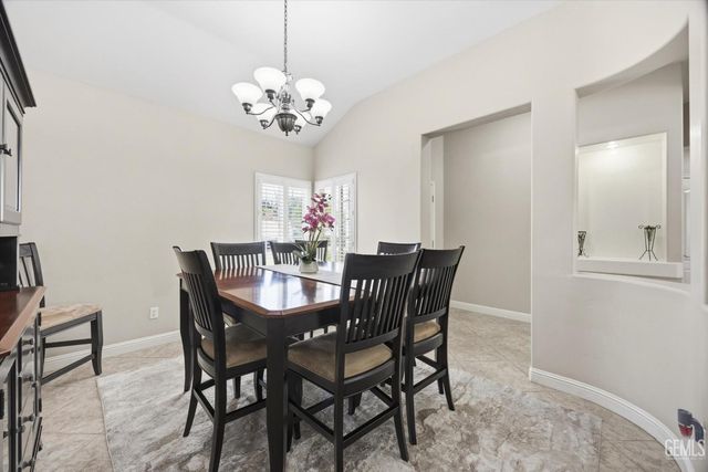10600 Mersham Hill Drive, Bakersfield, CA 93311