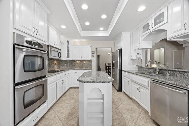 10600 Mersham Hill Drive, Bakersfield, CA 93311